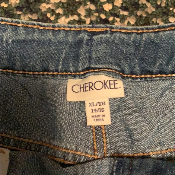 Shorts - Picture 2 of 3